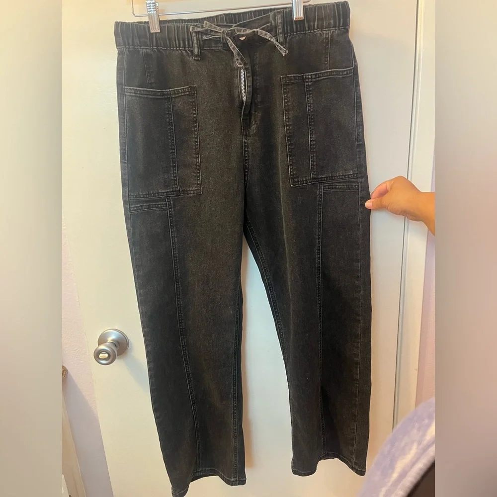 Chic Stylish Black Denim Pants Size Medium EUC (Live•In•Comfort) - Picture 2 of 6